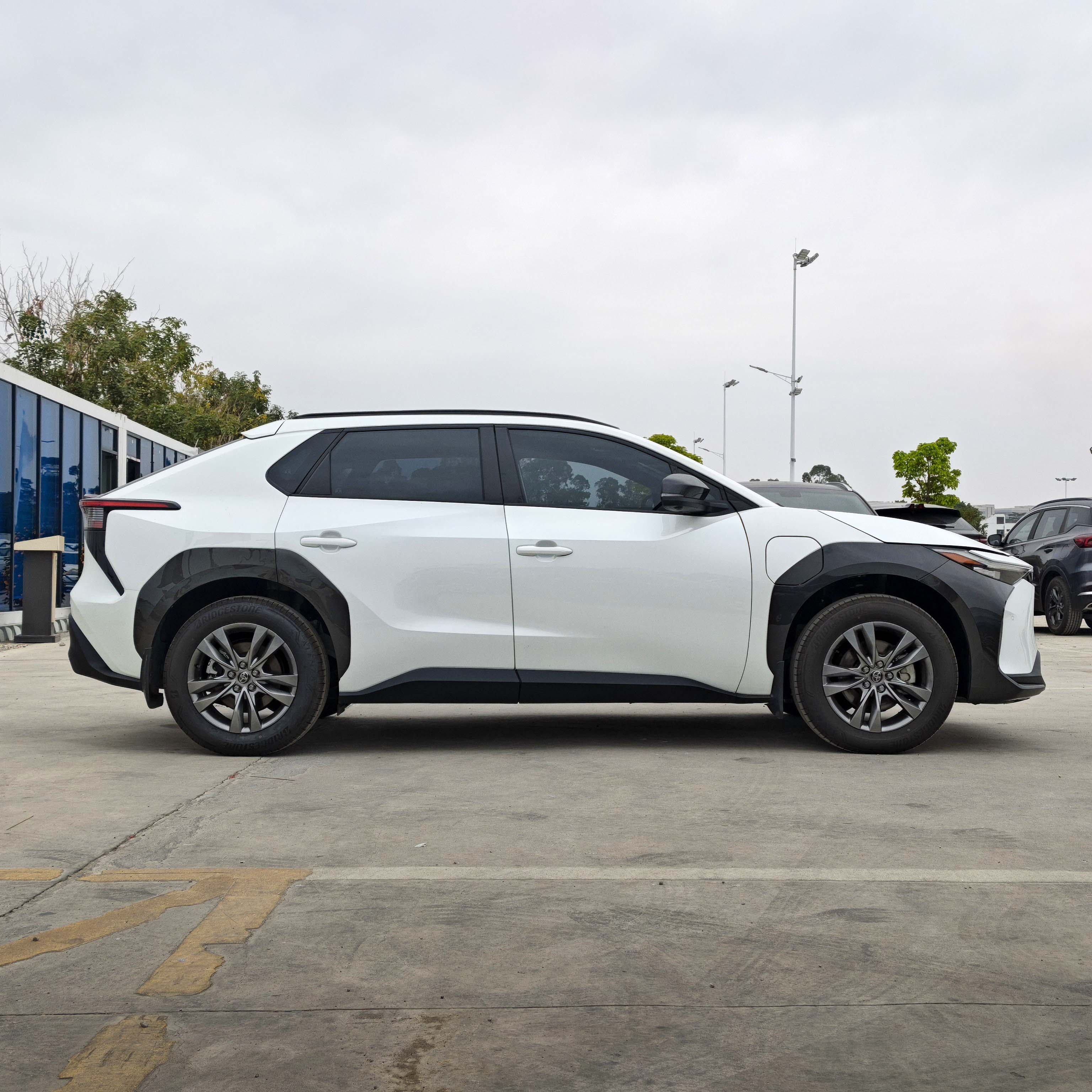 Toyota bz4X - 图片 4