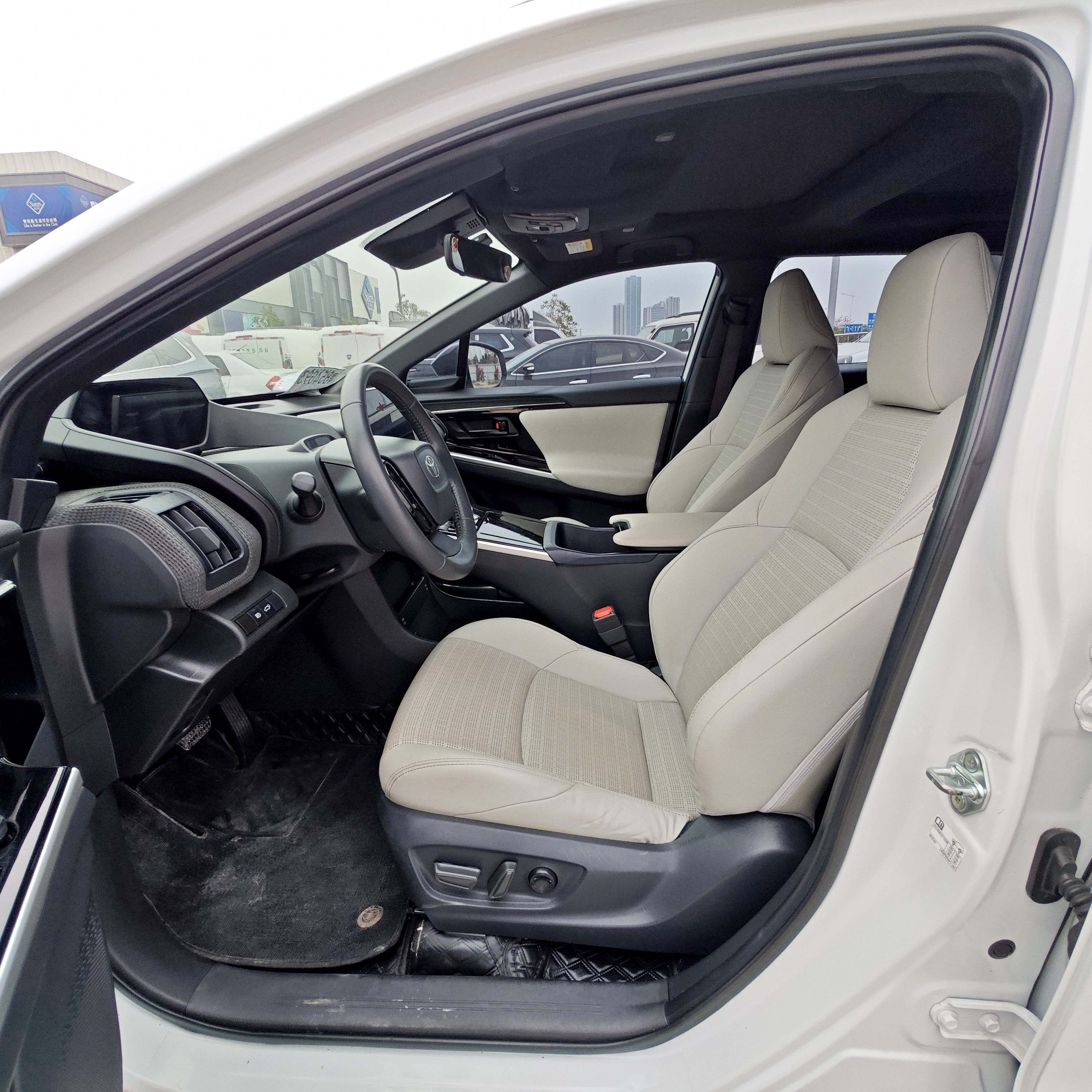 Toyota bz4X - 图片 5