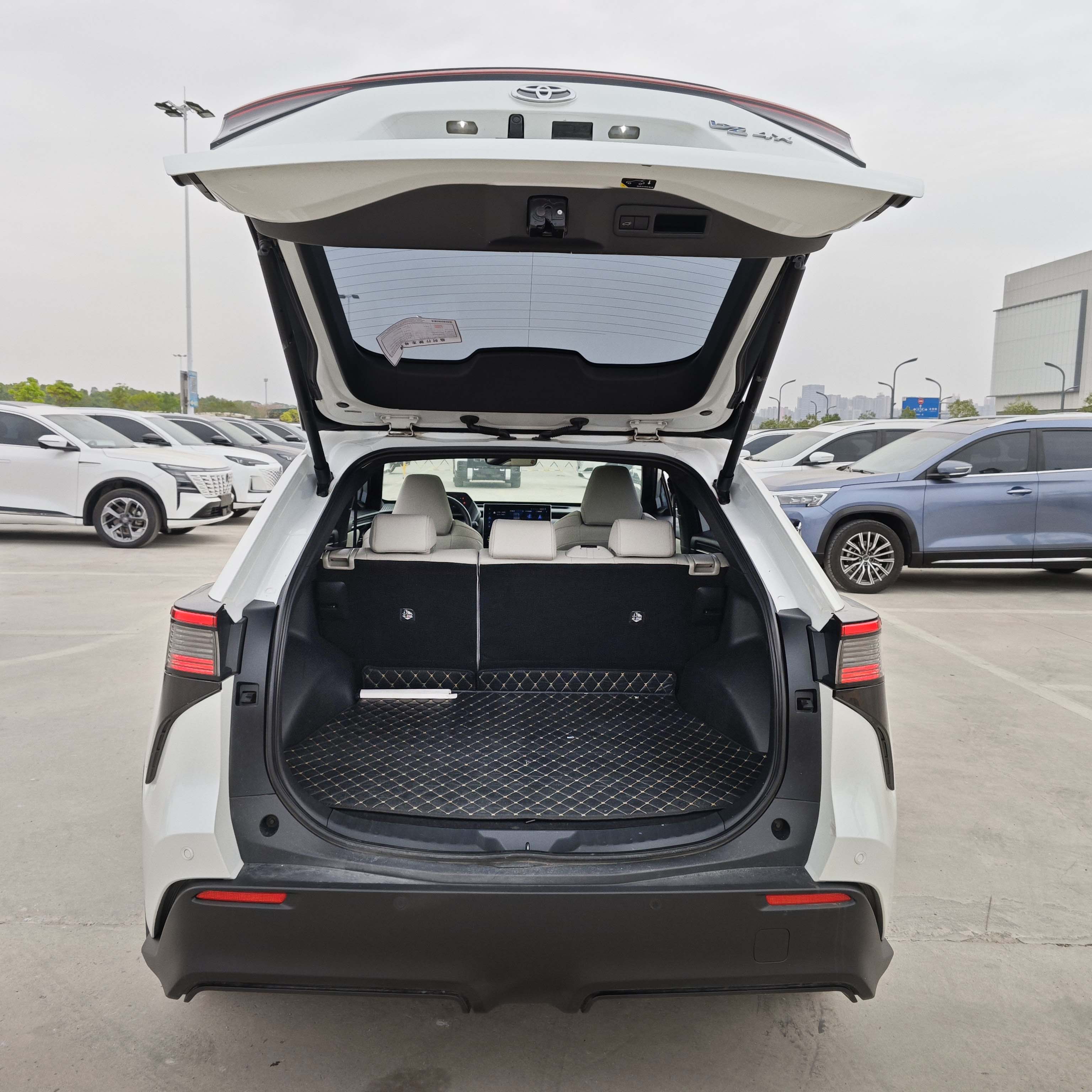 Toyota bz4X - 图片 10